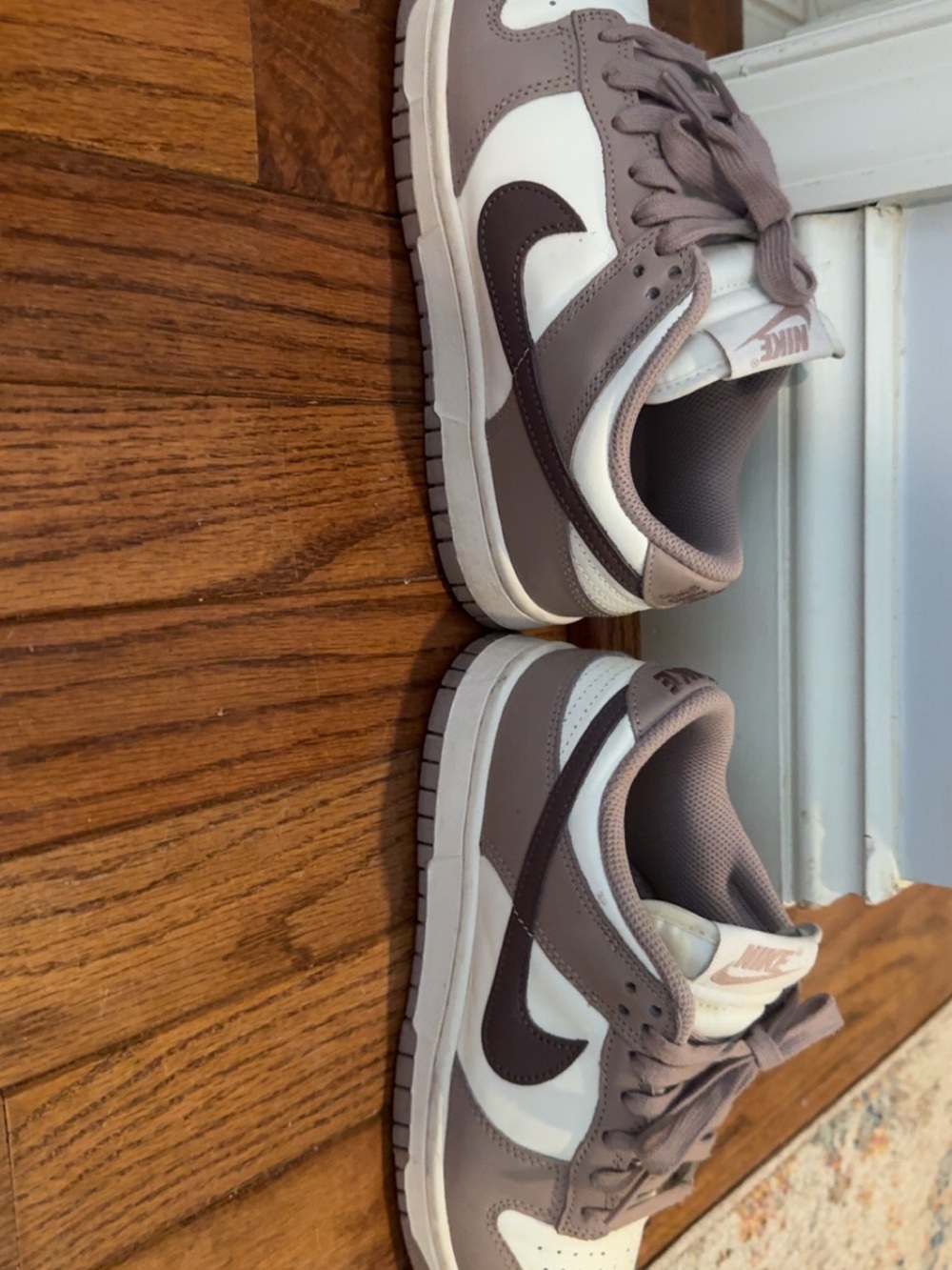 Nike Low-Top Sneakers in Mauve and White - Picture 4 of 5